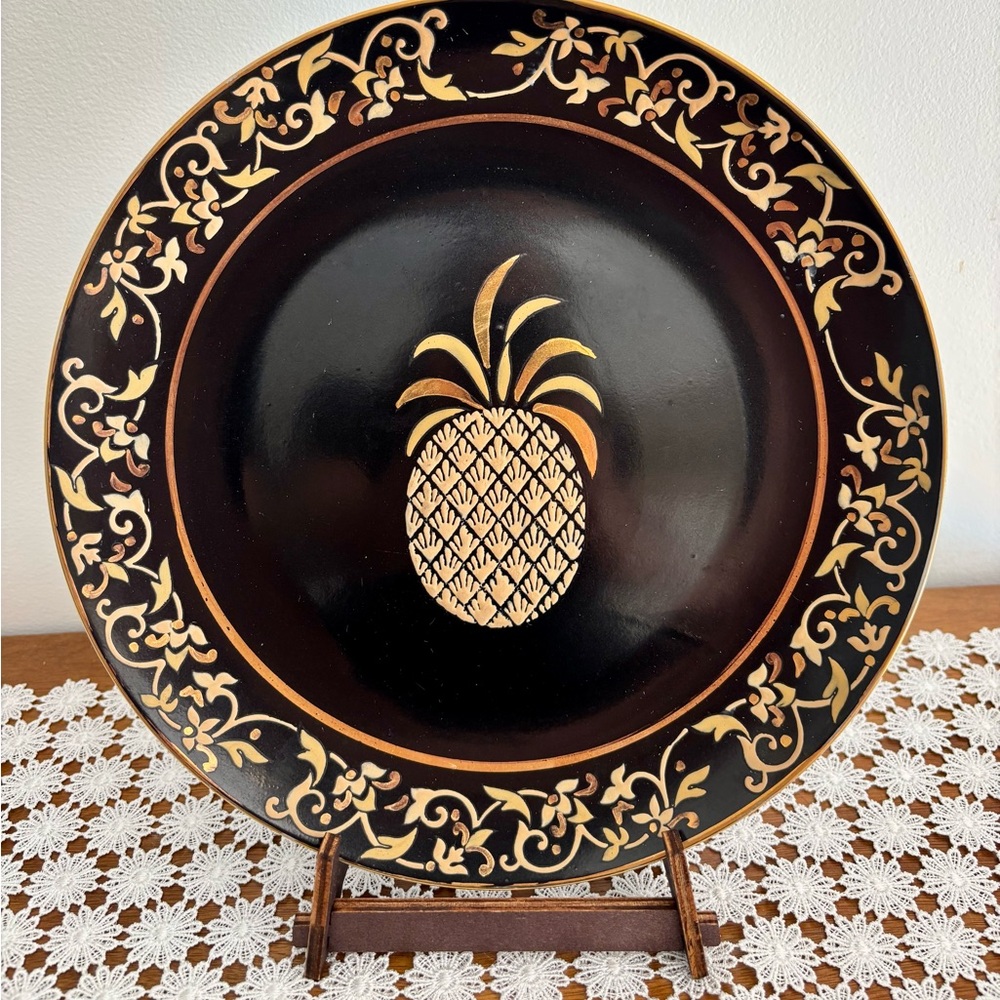 Elegant Black and Gold Decorative Plate